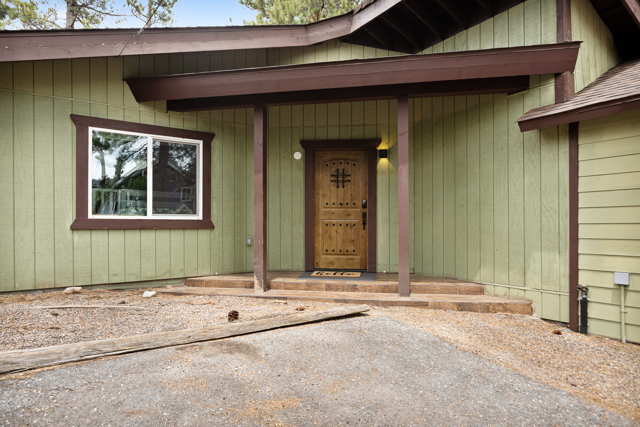 Front door entry of The Big Bear Cubhouse cabin rental
